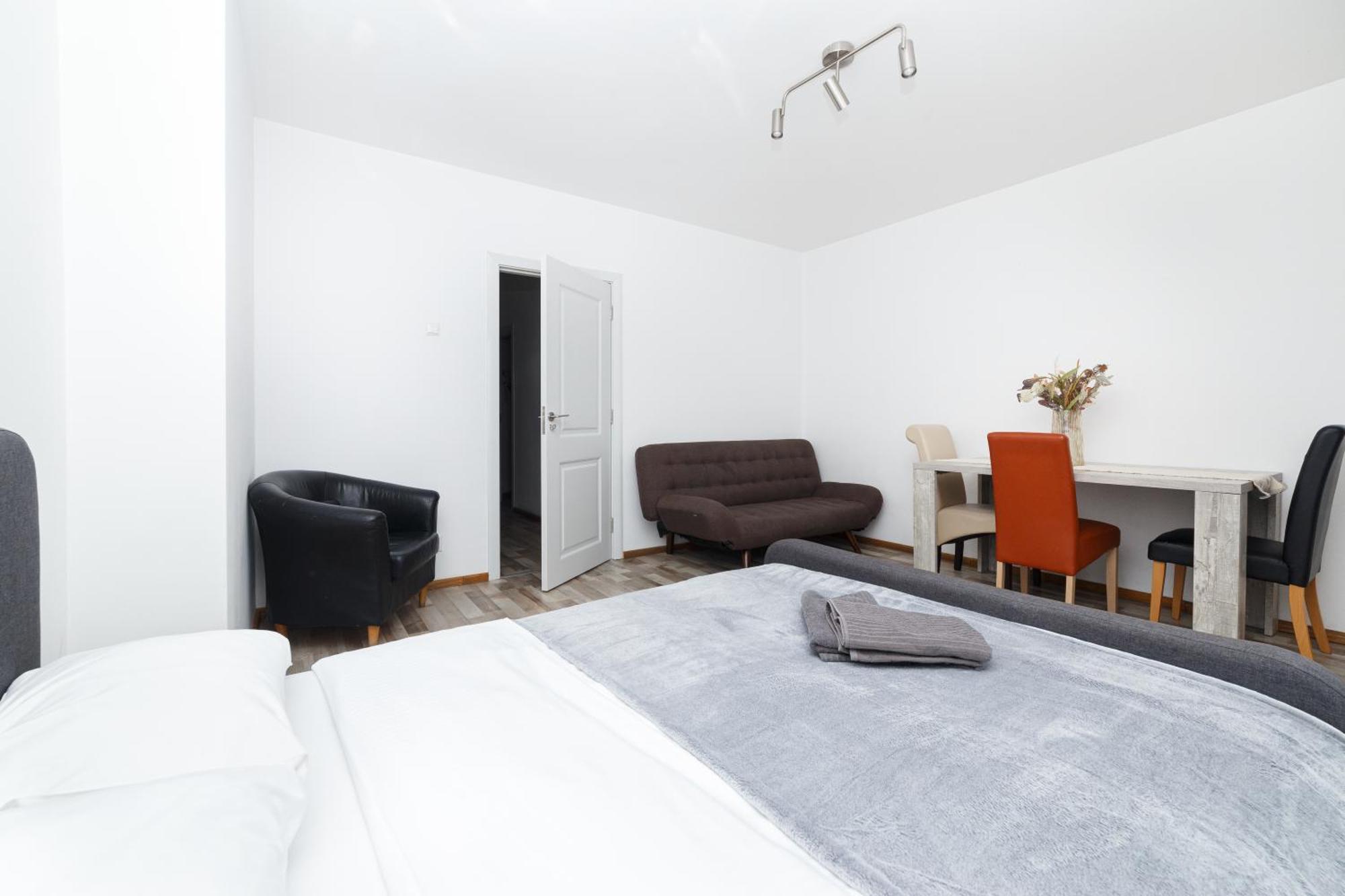Color Apartments Blanari Street ブカレスト エクステリア 写真