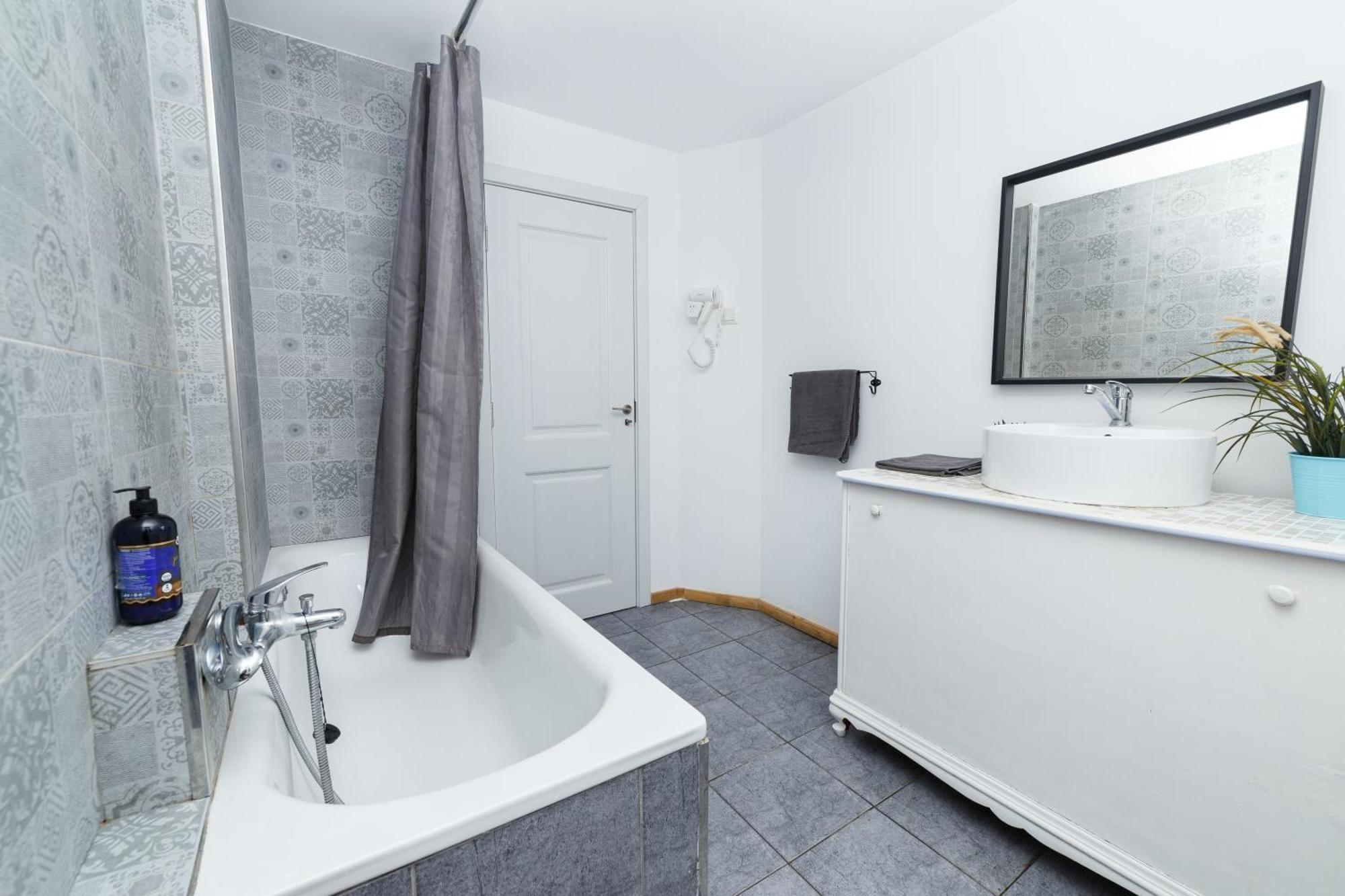 Color Apartments Blanari Street ブカレスト エクステリア 写真