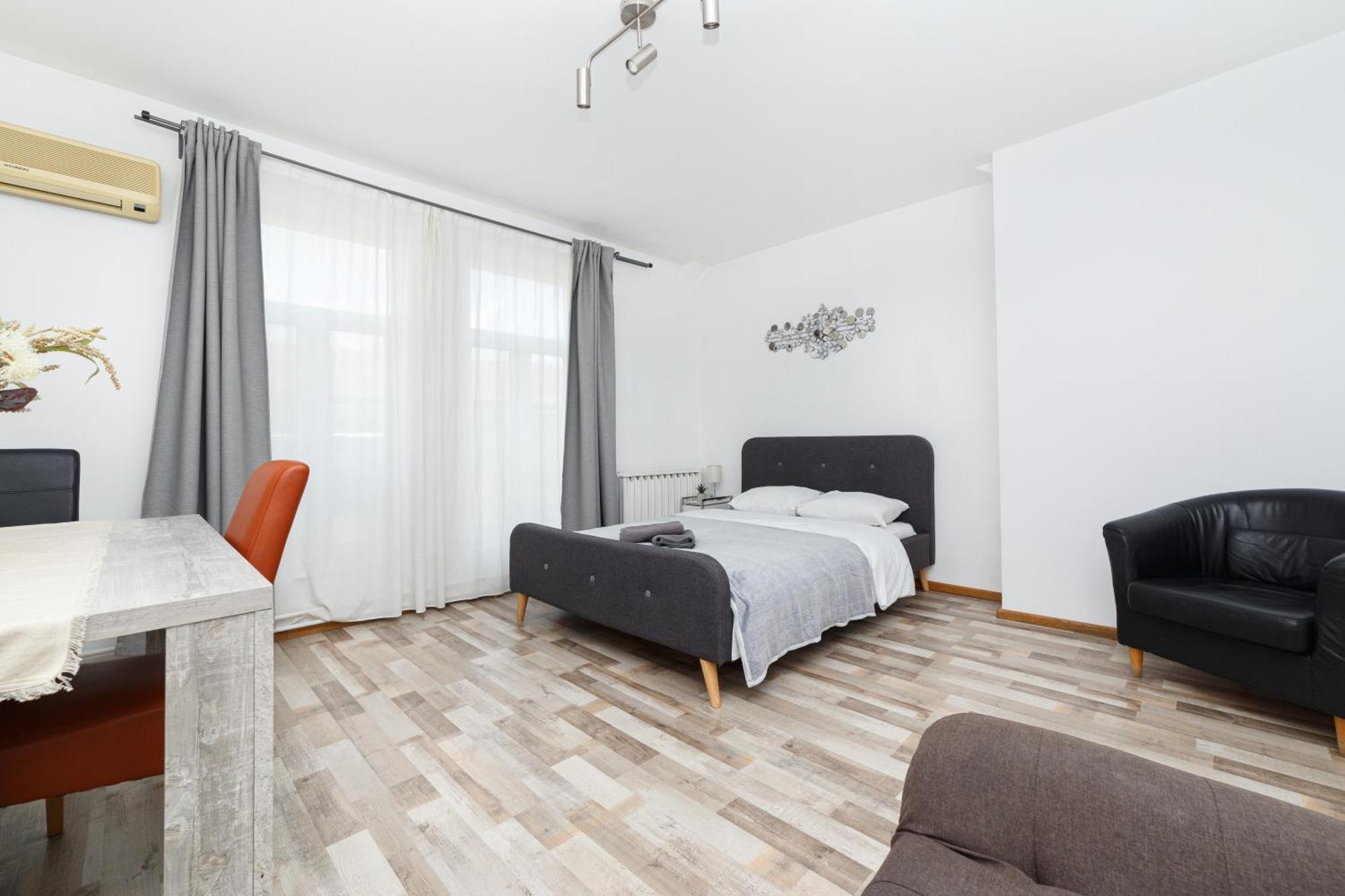Color Apartments Blanari Street ブカレスト エクステリア 写真