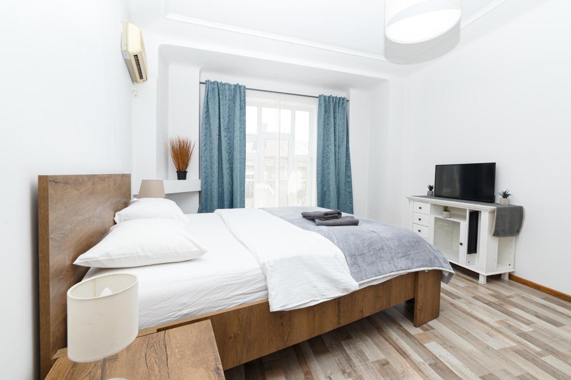 Color Apartments Blanari Street ブカレスト エクステリア 写真