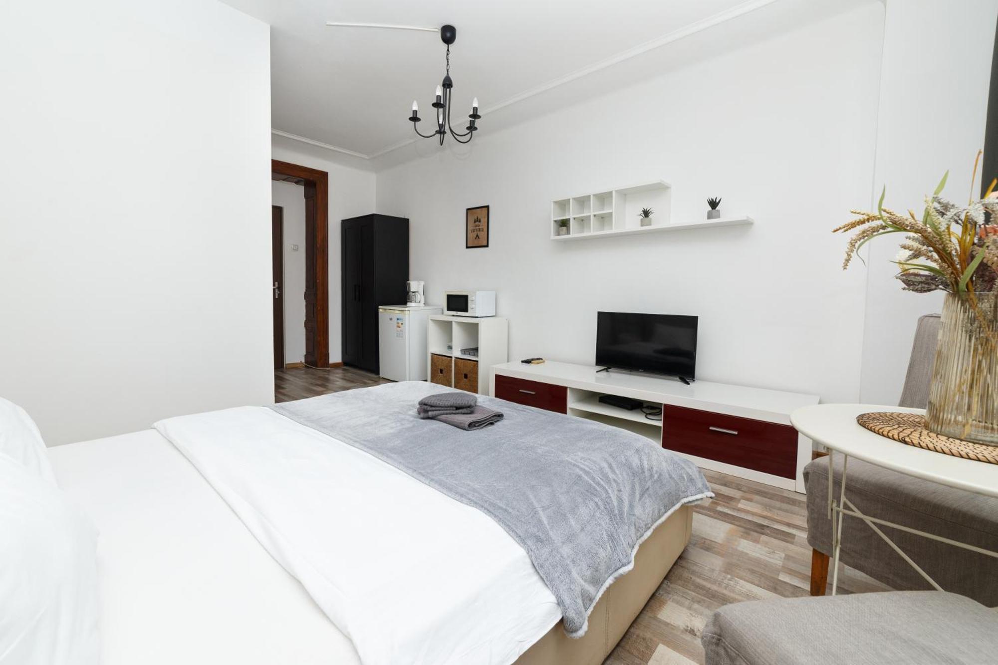 Color Apartments Blanari Street ブカレスト エクステリア 写真