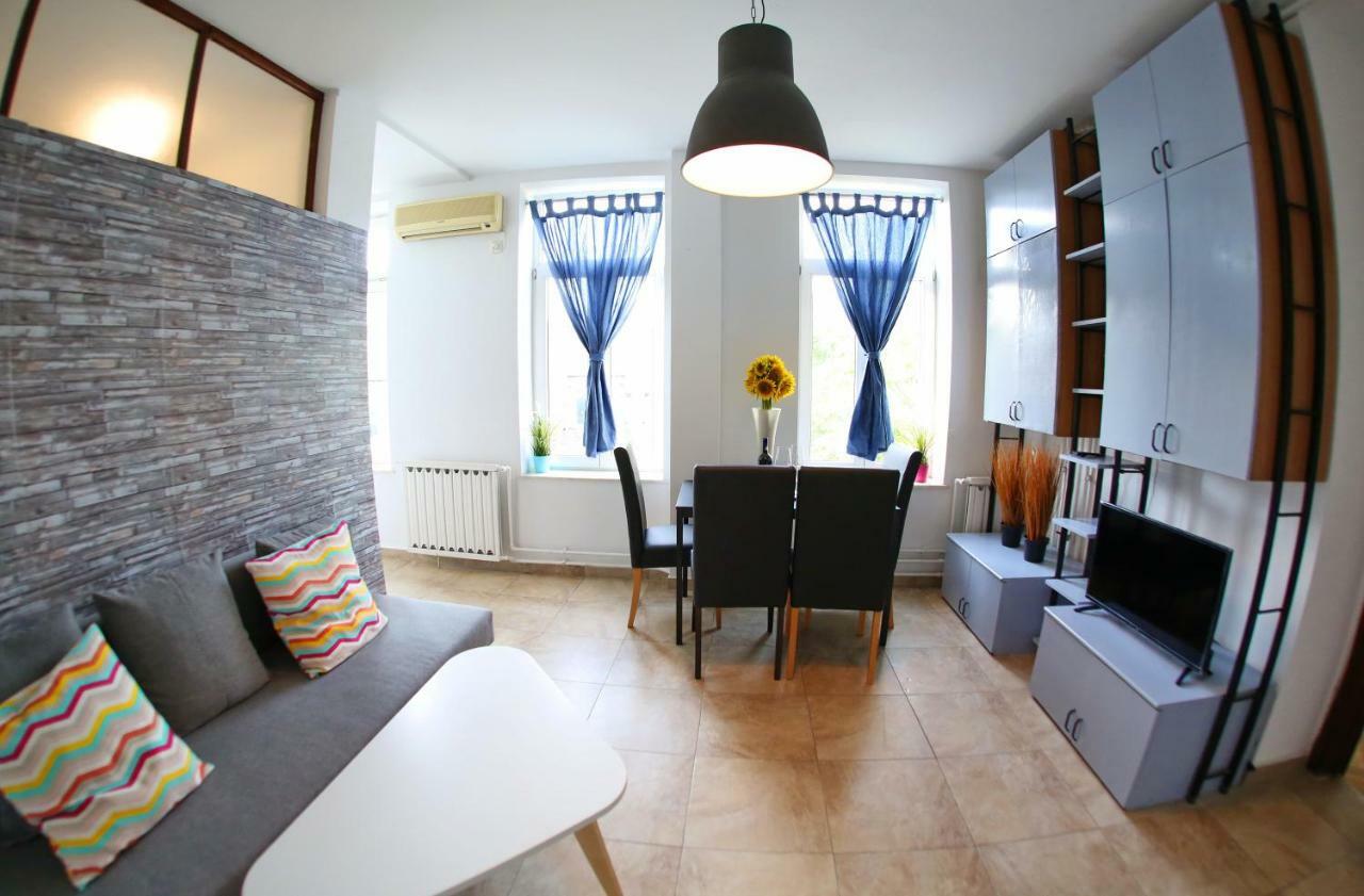 Color Apartments Blanari Street ブカレスト エクステリア 写真