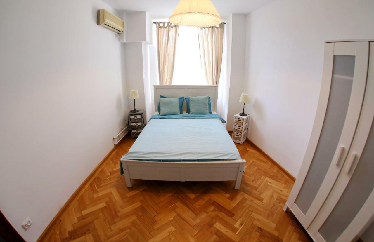 Color Apartments Blanari Street ブカレスト エクステリア 写真