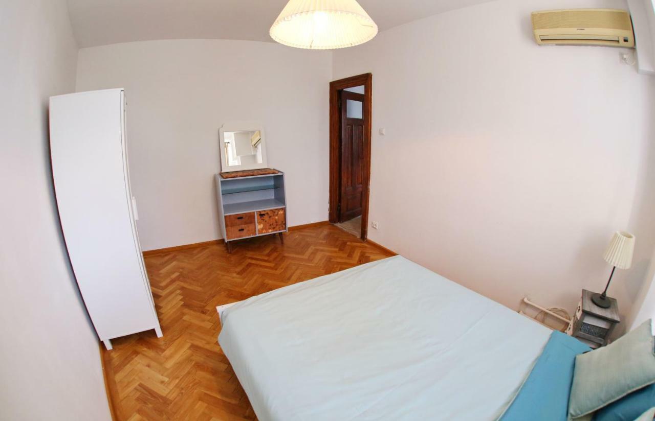 Color Apartments Blanari Street ブカレスト エクステリア 写真